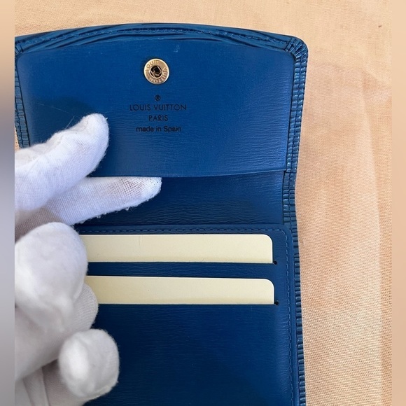 Louis Vuitton Trifold Card Holder Blue Epi Vintage BNWOT unbranded chain 1996 - Picture 8 of 14